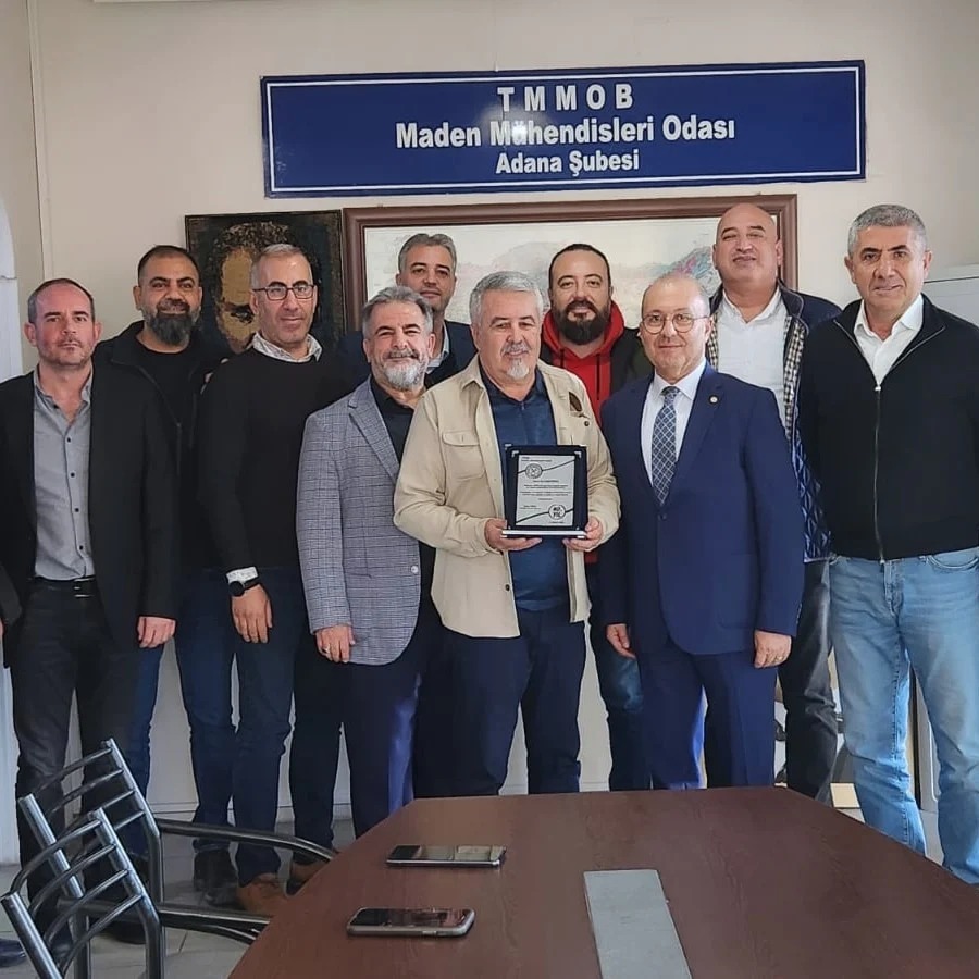 ÜYEMİZ ALİ KUŞATMAN' A MESLEKTE 40. YILI ANISINA PLAKETİNİ TAKTİM ETTİK (23.12.2023)