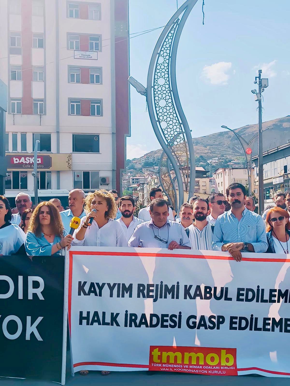 HAKKARİ BELEDİYESİNE ATANAN KAYYUM GERİ ÇEKİLSİN !(12.07.2024)