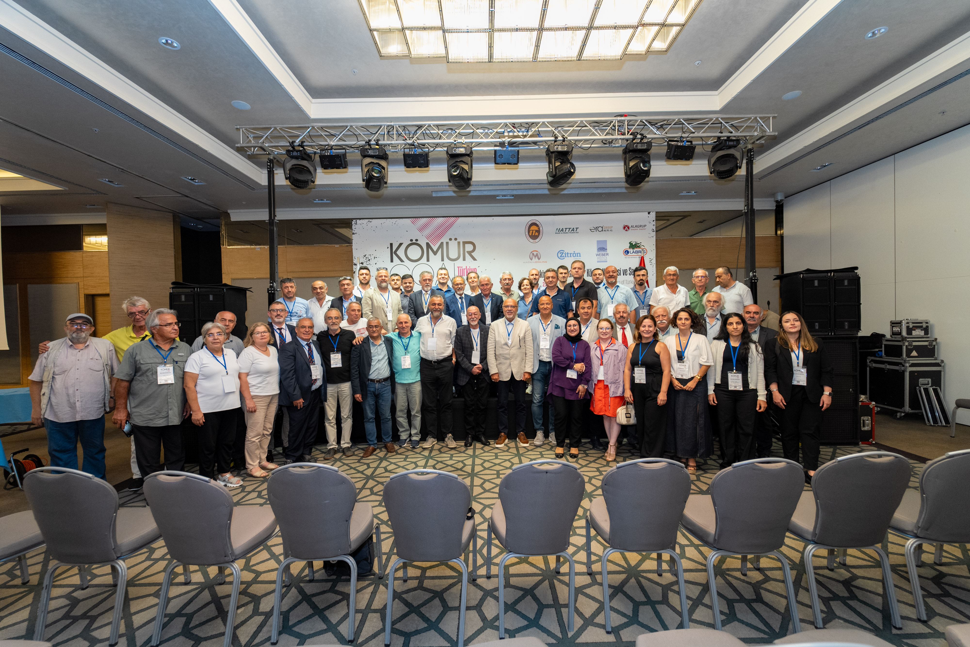 Türkiye 23. Uluslarası Kömür Kongresi ve Sergisi kapsamında hazırlanan ve Gala yemeğinde misafirlerimize Emeğin Başkenti, Maden Mühendisliği Eğitiminin 100.yılı ile Kongre sürecine yönelik sunulan “Günün Videosu” gösterimi paylaşıldı.