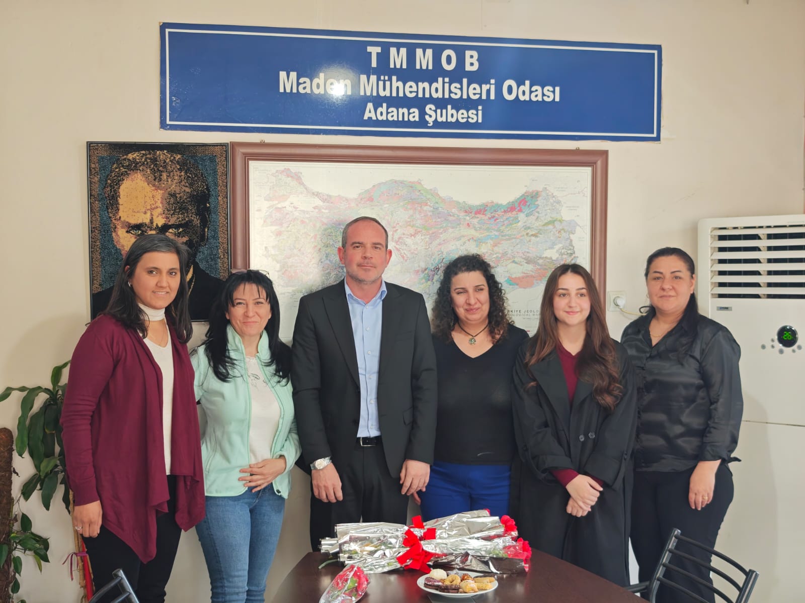 8 MART DÜNYA EMEKÇİ KADINLAR GÜNÜ