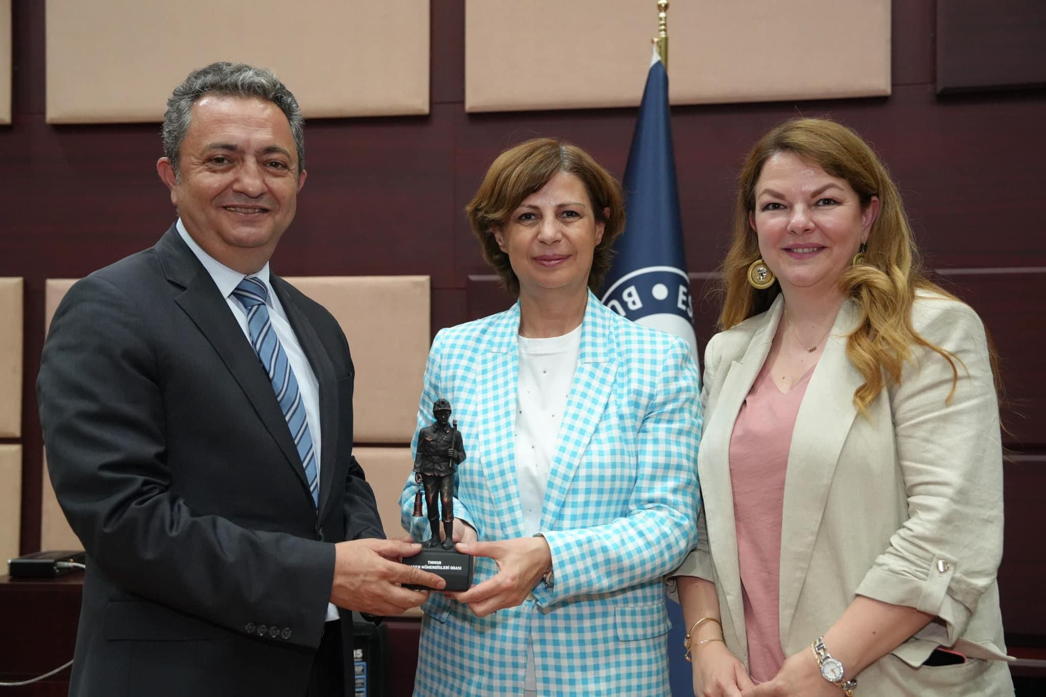 ESKİŞEHİR BÜYÜKŞEHİR BELEDİYESİ BAŞKANI SEÇİLEN SAYIN AYŞE ÜNLÜCE'YE 3 HAZİRAN 2024 TARİHİNDE TEBRİK ZİYARETİNDE BULUNDUK.