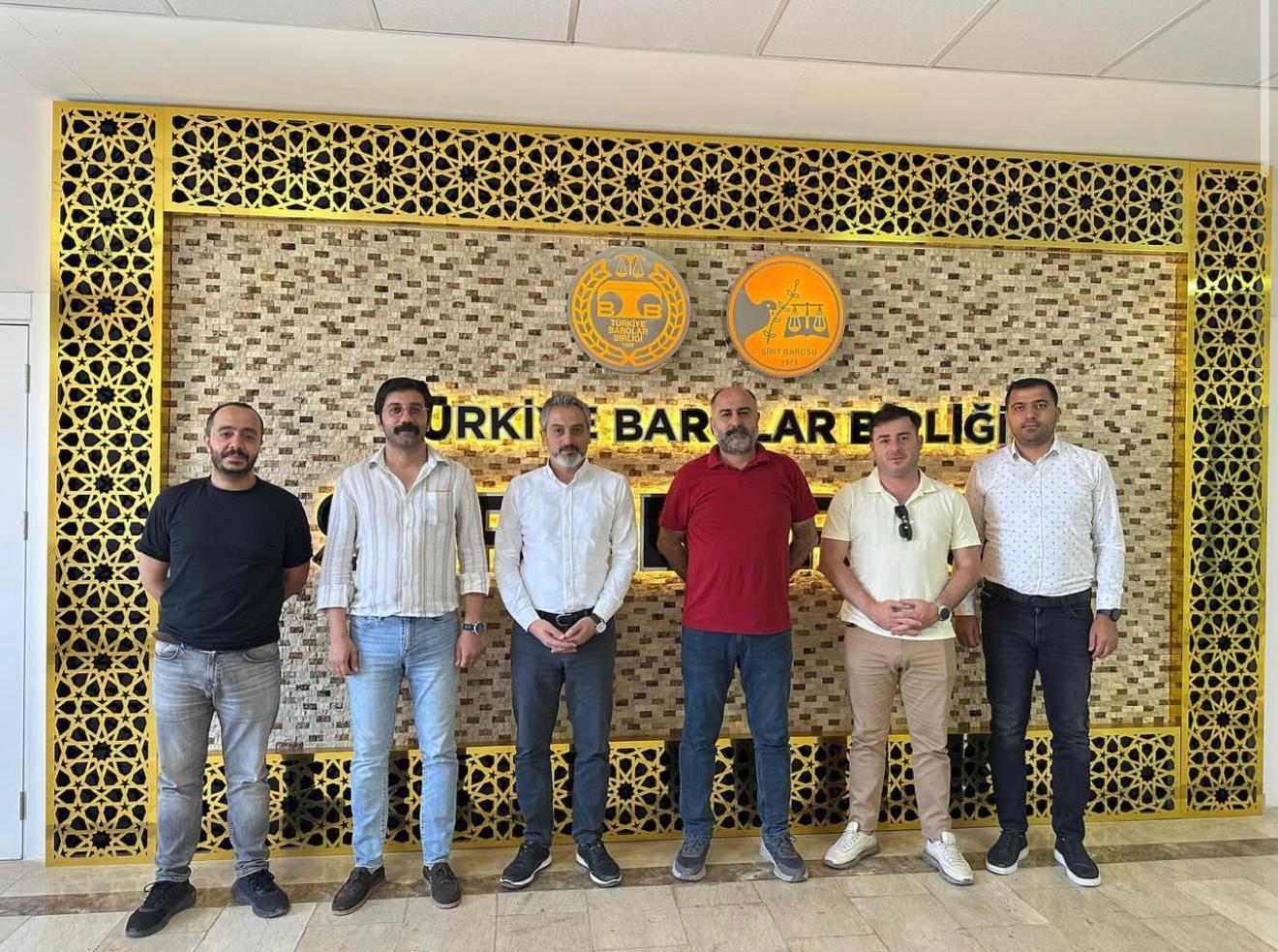 TMMOB Amed il Koordinasyon Kurulu olarak Siirt Barosu’nu ziyaret ettik. Karşılıklı görüş alışverişinde bulunduk Misafirperverlikleri için teşekkür ederiz.