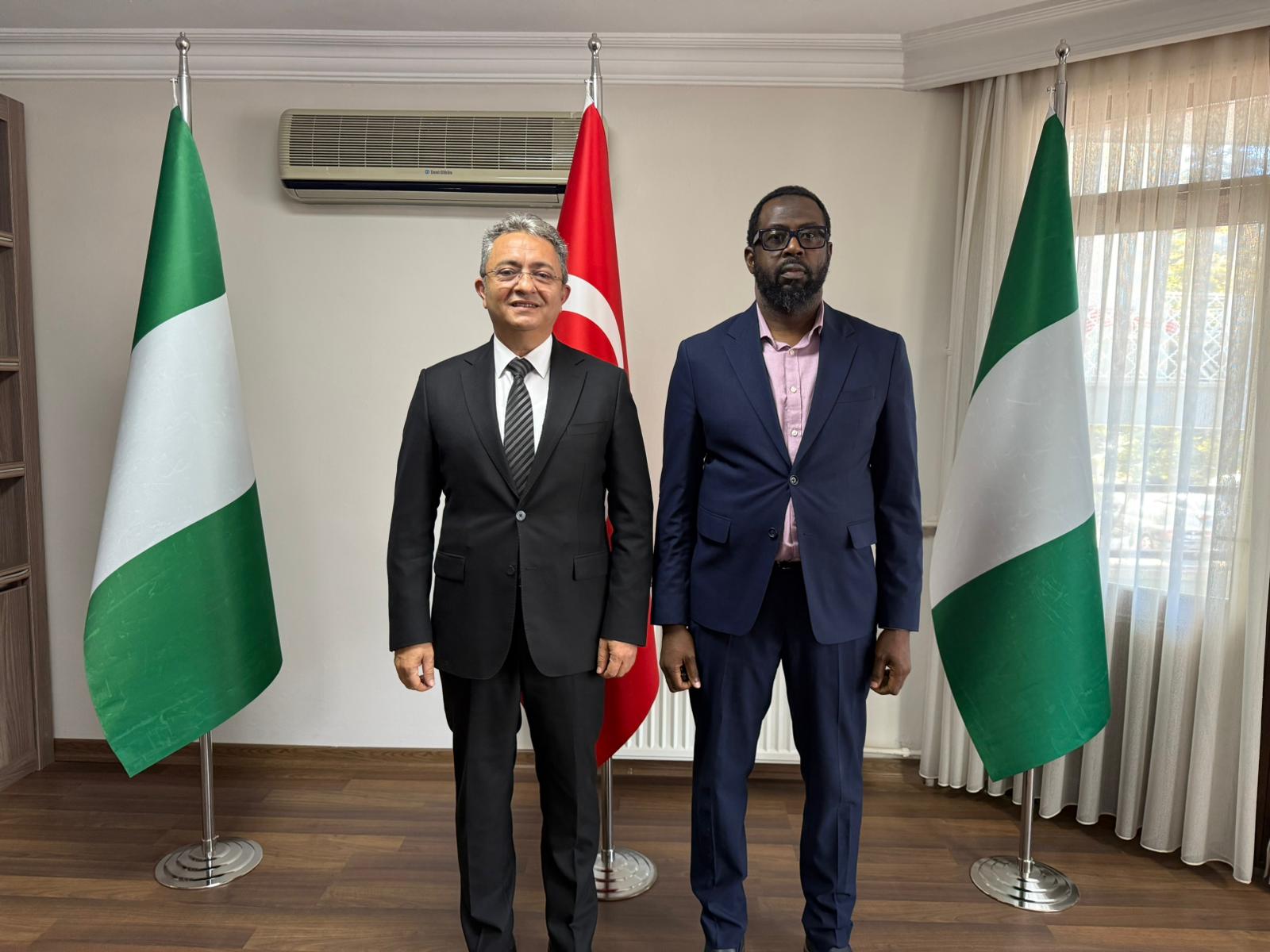 ODAMIZ, NİJERYA BÜYÜKELÇİLİĞİ’NİN DAVETİ ÜZERİNE BÜYÜKELÇİLİĞE BİR ZİYARET GERÇEKLEŞTİRMİŞTİR.