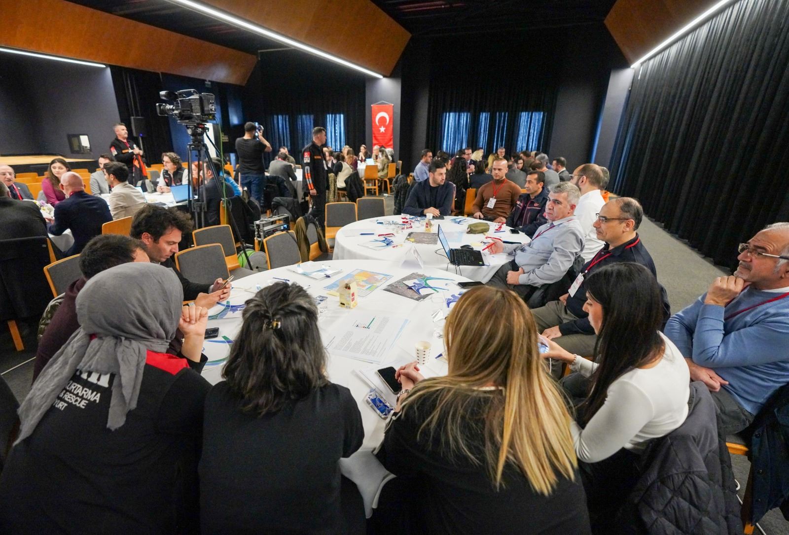 BEYLİKDÜZÜ BELEDİYESİ TARAFINDAN GERÇEKLEŞTİRİLEN ‘AFETLERE KARŞI KENT DİRENÇLİLİĞİ ÇALIŞTAYI’NA’ KATILIM SAĞLANMIŞTIR.