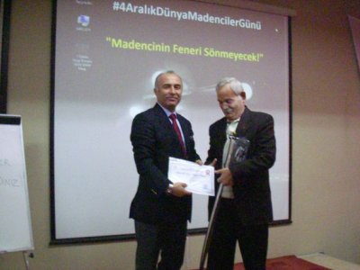DEÜ MADEN MÜHENDİSLİĞİ BÖLÜMÜ KONFERANS SALONUNDA 4 ARALIK MADENCİLER GÜNÜ KUTLANDI. (4.12.2014)