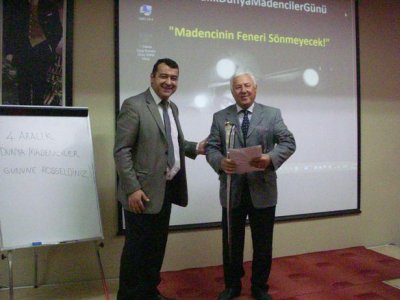 DEÜ MADEN MÜHENDİSLİĞİ BÖLÜMÜ KONFERANS SALONUNDA 4 ARALIK MADENCİLER GÜNÜ KUTLANDI. (4.12.2014)