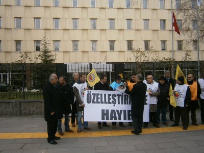 ÖZELLEŞTİRME İDARESİ BAŞKANLIĞI ÖNÜNDE BASIN AÇIKLAMASI YAPILDI.