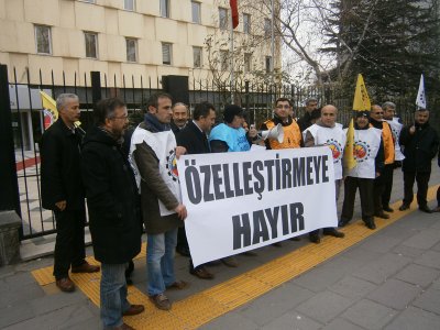ÖZELLEŞTİRME İDARESİ BAŞKANLIĞI ÖNÜNDE BASIN AÇIKLAMASI YAPILDI.