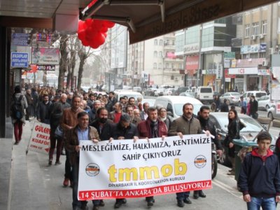 TMMOB DİRENİYOR, DİRENECEĞİZ
MESLEĞİMİZİ, HALKIMIZI, KENTİMİZİ, BASKI, SÖMÜRÜ VE RANTİYE DÜZENİNE TESLİM ETMEYECEĞİZ
