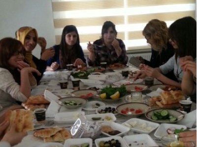 8 MART DÜNYA EMEKÇİ KADINLAR GÜNÜ KUTLAMASI YAPILDI(07.03.2014)