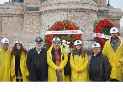 Taksim Atatürk Anıtına çelenk koyma töreni yapıldı. 