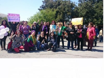 TMMOB İstanbul İKK Kadın Komisyonu akademisyenlerin özgürlük nöbetine destek verdi