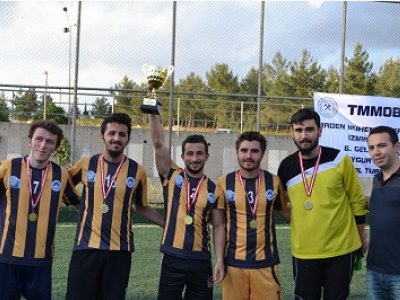 6. GELENEKSEL UYGUR URCUN FUTBOL TURNUVASI DÜZENLENDİ.(17.05.2016)
