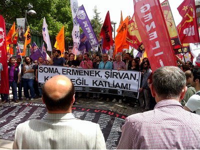 SOMA FACİASININ 3. YIL DÖNÜMÜNDE "SOMA` YI UNUTMADIK UNUTTURMAYACAĞIZ!" ŞİARIYLA ÜLKENİN DÖRT BİR YANINDA ANMA ETKİNLİKLERİ DÜZENLENMİŞTİR.