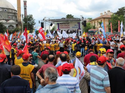 DİYARBAKIR’DA 1 MAYIS EMEK VE DAYANIŞMA GÜNÜ KUTLANDI