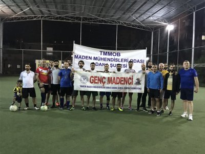 GENÇ MADENCİLER İLE MADEN MÜHENDİSLERİ FUTBOL MAÇI DÜZENLENDİ (18.04.2018)