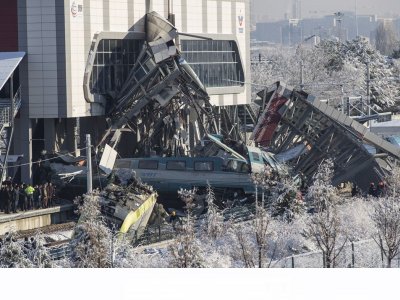 ANKARA’ DA YÜKSEK HIZLI TREN KAZA YAPTI: 9 ÖLÜ 47 YARALIMIZ VAR