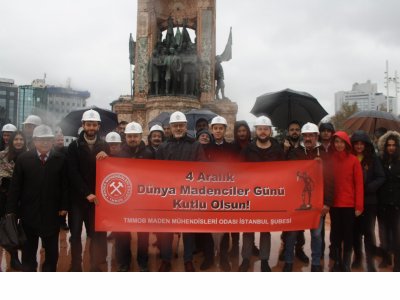 4 Aralık Dünya Madenciler Günü`nde Taksim Cumhuriyet Anıtına Çelenk Koyma Töreni Düzenlendi