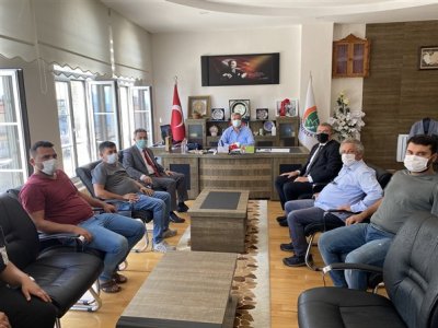 ODA BAŞKANIMIZ AYHAN YÜKSEL VE ADANA ŞUBE BAŞKANIMIZ MEHMET YILMAZ
ERMENEKDE HAKLARI İÇİN DİRENEN ÜYEMİZ EMEL TUNÇDEMİR İLE MADEN EMEKÇİLERİNE DESTEK
OLMAK AMACIYLA ZİYARET ETTİLER.(23.09.2020)