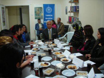 Dicle Üniversitesi Maden Mühendisliği Bölümü Bayan Öğrencileri ve Sektörden Bayan Mühendisler İle Toplantı Düzenlendi.