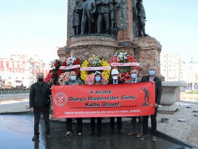 4 Aralık Dünya Madenciler Günü`nde Taksim Cumhuriyet Anıtına Çelenk Koyma Töreni Düzenlendi