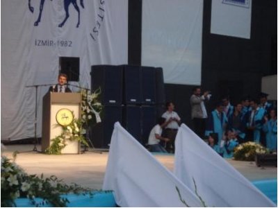 DEU MÜHENDİSLİK FAKÜLTESİ 2008-2009 DÖNEMİ MEZUNİYET TÖRENİ YAPILDI (09.07.2009).