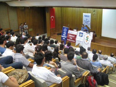 ÇUKUROVA ÜNİVERSİTESİ’NDE TOPLUMCU MÜHENDİSLİK PANELİ DÜZENLENDİ. (12 MAYIS 2010)