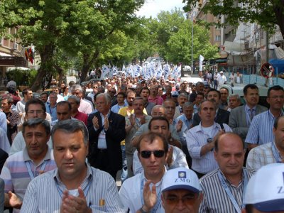 TMMOB Genel Kurul Delegeleri Madenciler Anıtına Siyah Çelenk Bıraktı.