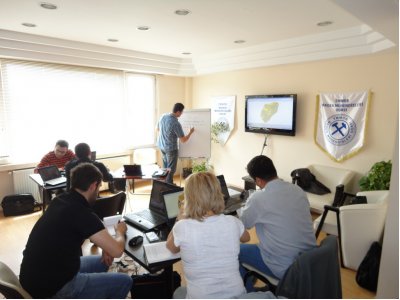 İstanbul Şubemiz tarafından altıncısı düzenlenen Netcadkampüs 2 ve 3 Boyutlu Madencilik Uygulamaları Sertifika Eğitimi sona erdi. 