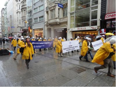 Galatasaray Lisesi Önünden Taksim Anıtına Madenci Yürüyüşü Yapıldı