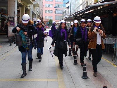 8 Mart Kadın Platformunun düzenlediği miting Kadıköy meydanında yapıldı.