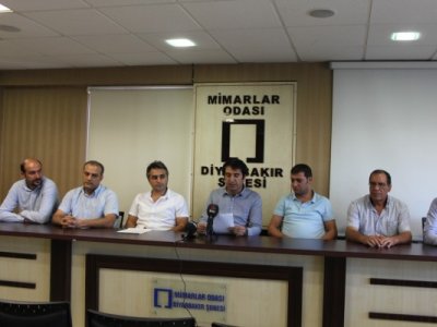 TMMOB DİYARBAKIR İKK AÇIKLAMASI: BASINA VE KAMUOYUNA. DİCLE VADİSİ VE KENT ORMANI YAPILAŞMAYA AÇILIYOR
KENTİMİZİN TALAN EDİLMESİNE İZİN VERMEYECEĞİZ
