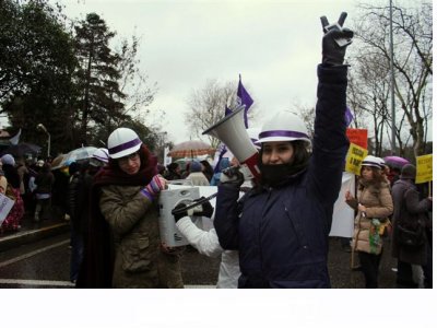 8 Mart Platformunun çağrısı ile 9 Mart günü kadınlar Kadıköy`deydi.